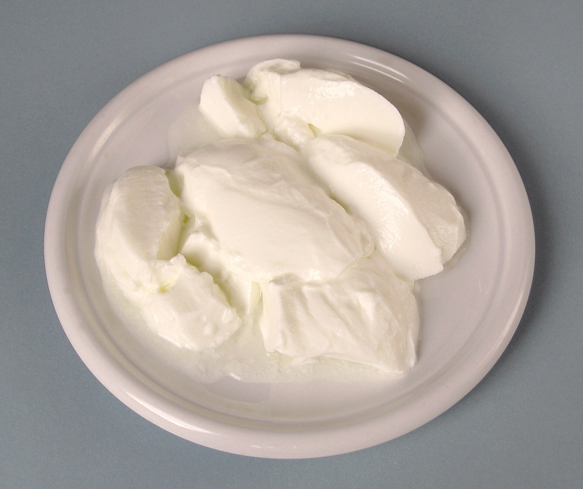 Yogurt di capra naturale in ciotola